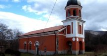 Обновяване на параклис в Троян